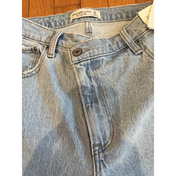 Abercrombie Fitch 90s Straight Ultra High Rise Size US 28 / 6 L Light Wash New - Picture 9 of 10